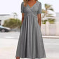 👗💙 50% KORTING! Alsof je een zomerbries in een jurk giet die je taille accentueert en je benen laat dansen! V-hals, korte mouwen, lange pasvorm – klaar voor strand, stad of terras.