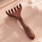 🦶🧠 50% KORTING! Stop met het wrijven over je slapen alsof je een lamp hoopt te zien! Deze zesklauwen massagekam krabt, drukt en stimuleert je meridianen – van je hoofd tot je nek en lijf, alsof een professionele masseuse 24/7 in je tas zit!