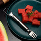 🔥 Koop 1 krijg 1 gratis🔥2-in-1 roestvrijstalen fruitsnijder met vork