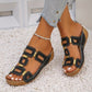 Zomerse strandsandalen voor dames met uitgesneden details en open teenzool en plateauzool.