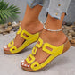 Zomerse strandsandalen voor dames met uitgesneden details en open teenzool en plateauzool.
