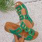 Zomerse strandsandalen voor dames met uitgesneden details en open teenzool en plateauzool.