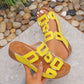 Zomerse strandsandalen voor dames met uitgesneden details en open teenzool en plateauzool.