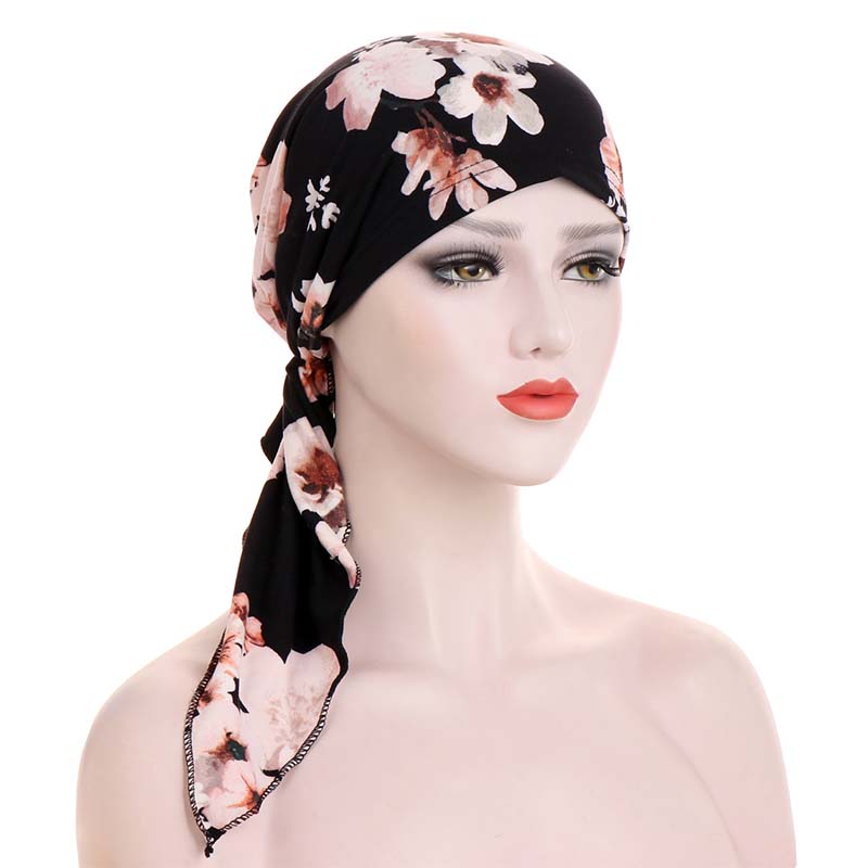 Zwart met roze bloemen
