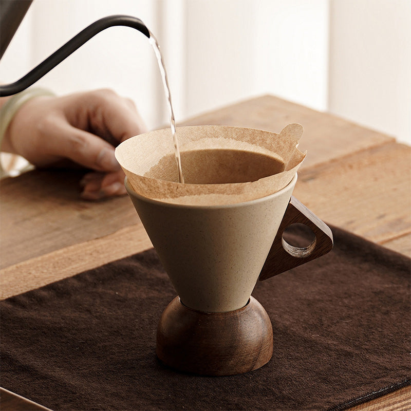 ☕ Håndlaget kaffekrus i keramikk – trehåndtak, matt glasur, 180ml. Unikt og rustikt!