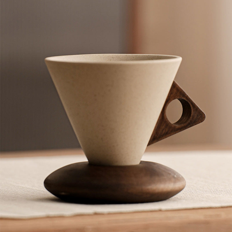 ☕ Håndlaget kaffekrus i keramikk – trehåndtak, matt glasur, 180ml. Unikt og rustikt!