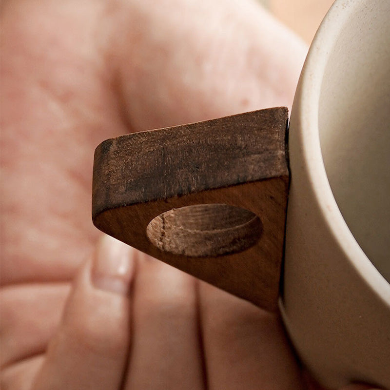 ☕ Håndlaget kaffekrus i keramikk – trehåndtak, matt glasur, 180ml. Unikt og rustikt!